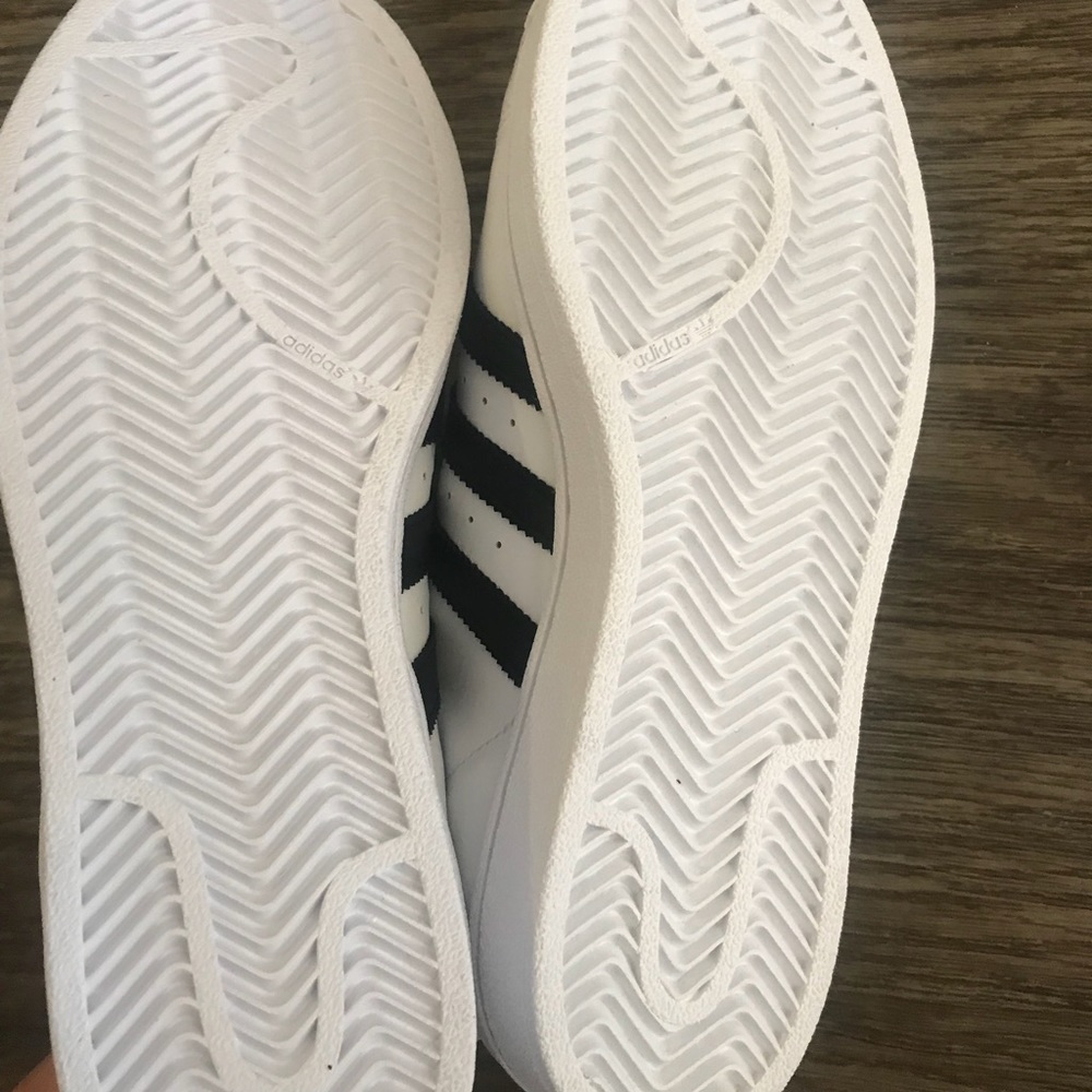 🎩 Adidas Superstar Sneakers 🎩 - Picture 8 of 8